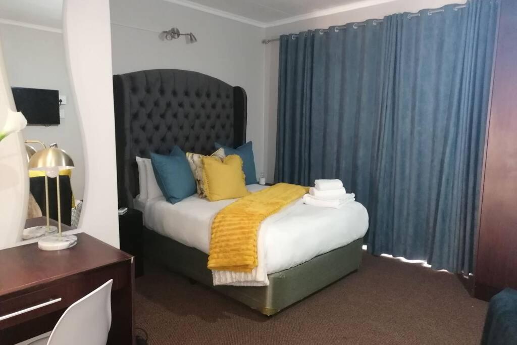 BEAUTIFUL APARTM B10 SITUATED IN BAINS GAME LODGE view 4