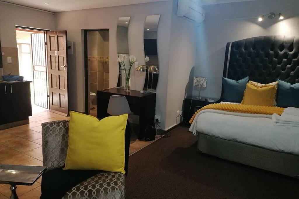 BEAUTIFUL APARTM B10 SITUATED IN BAINS GAME LODGE view 5