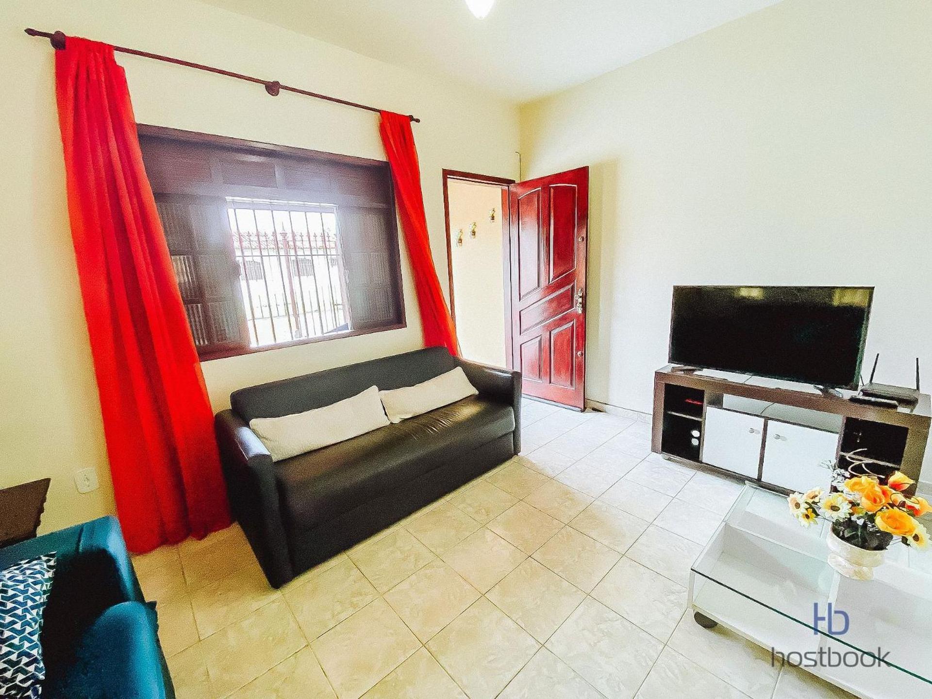 Large duplex with backyard 300m from downtown beach