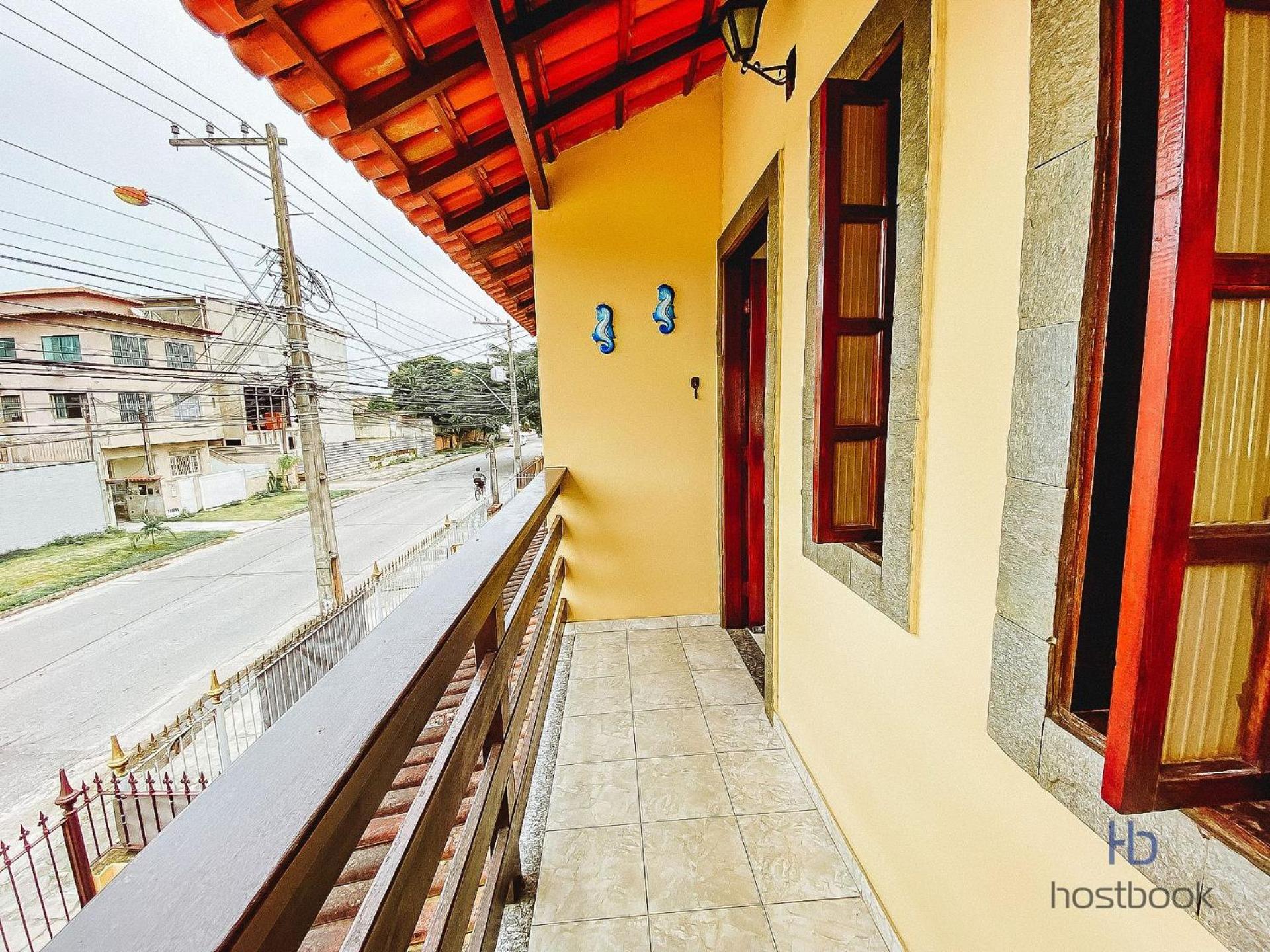 Large duplex with backyard 300m from downtown beach