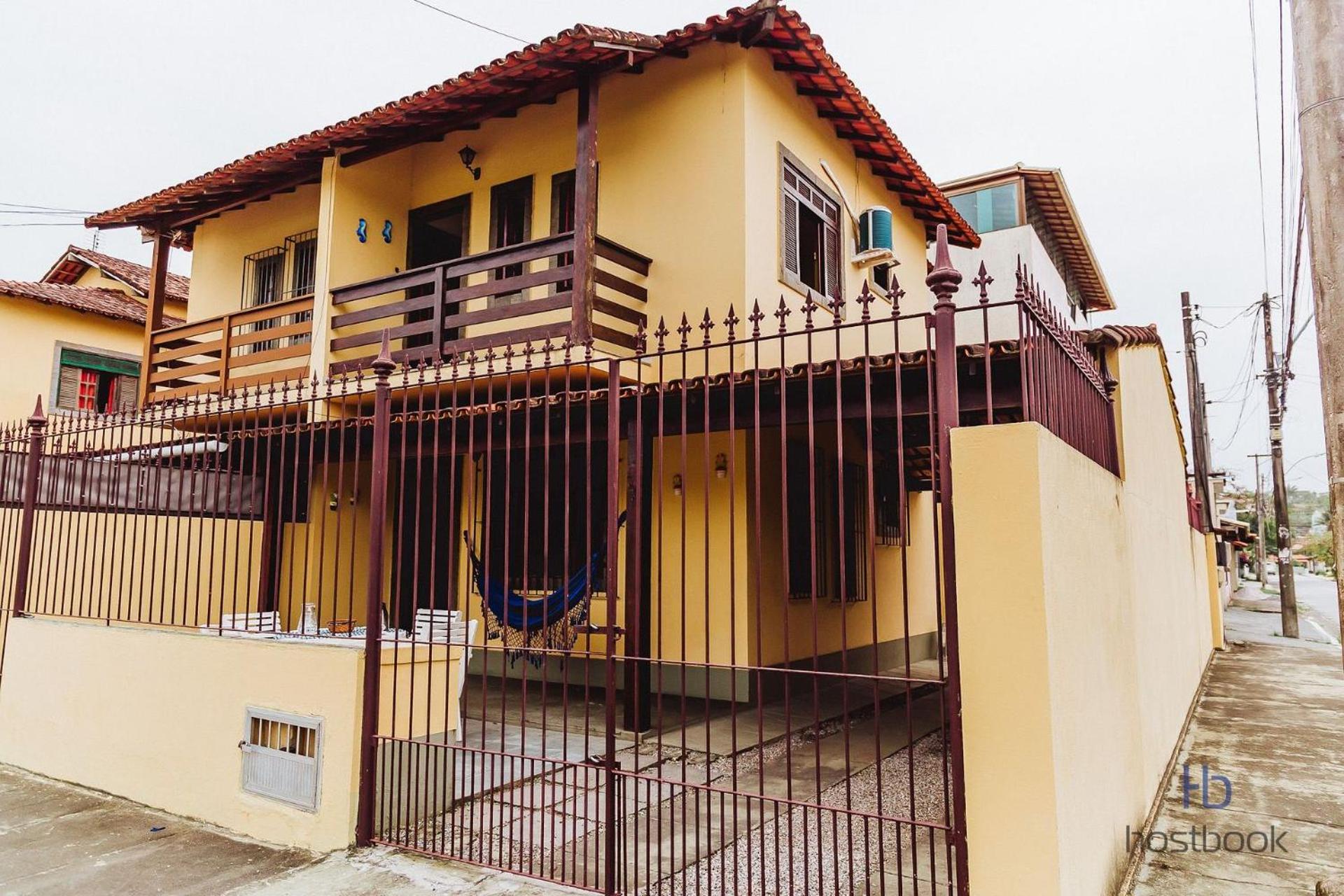 Large duplex with backyard 300m from downtown beach