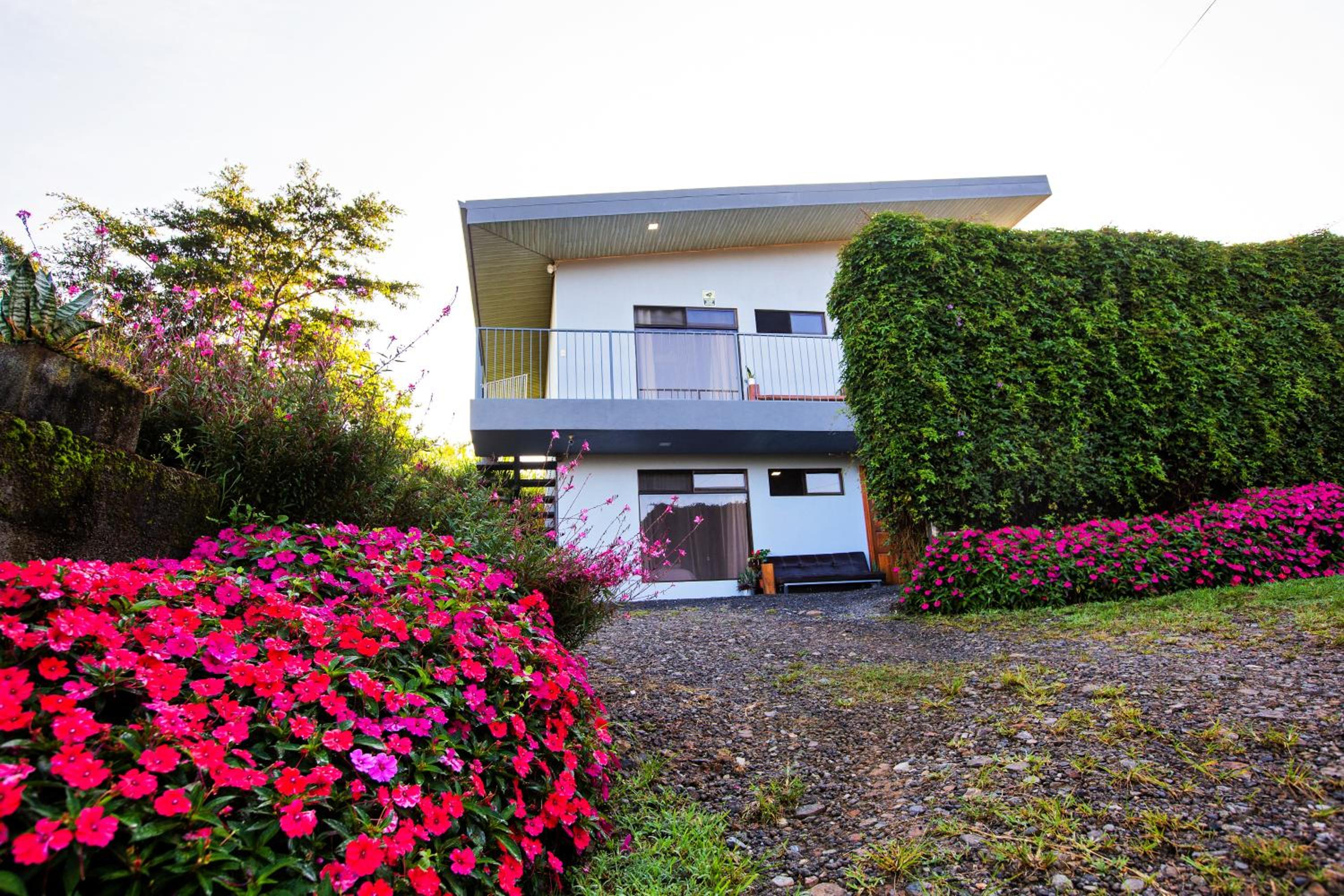 Casa Suculenta ,Monteverde con Jacuzzi Privado y Lavandería