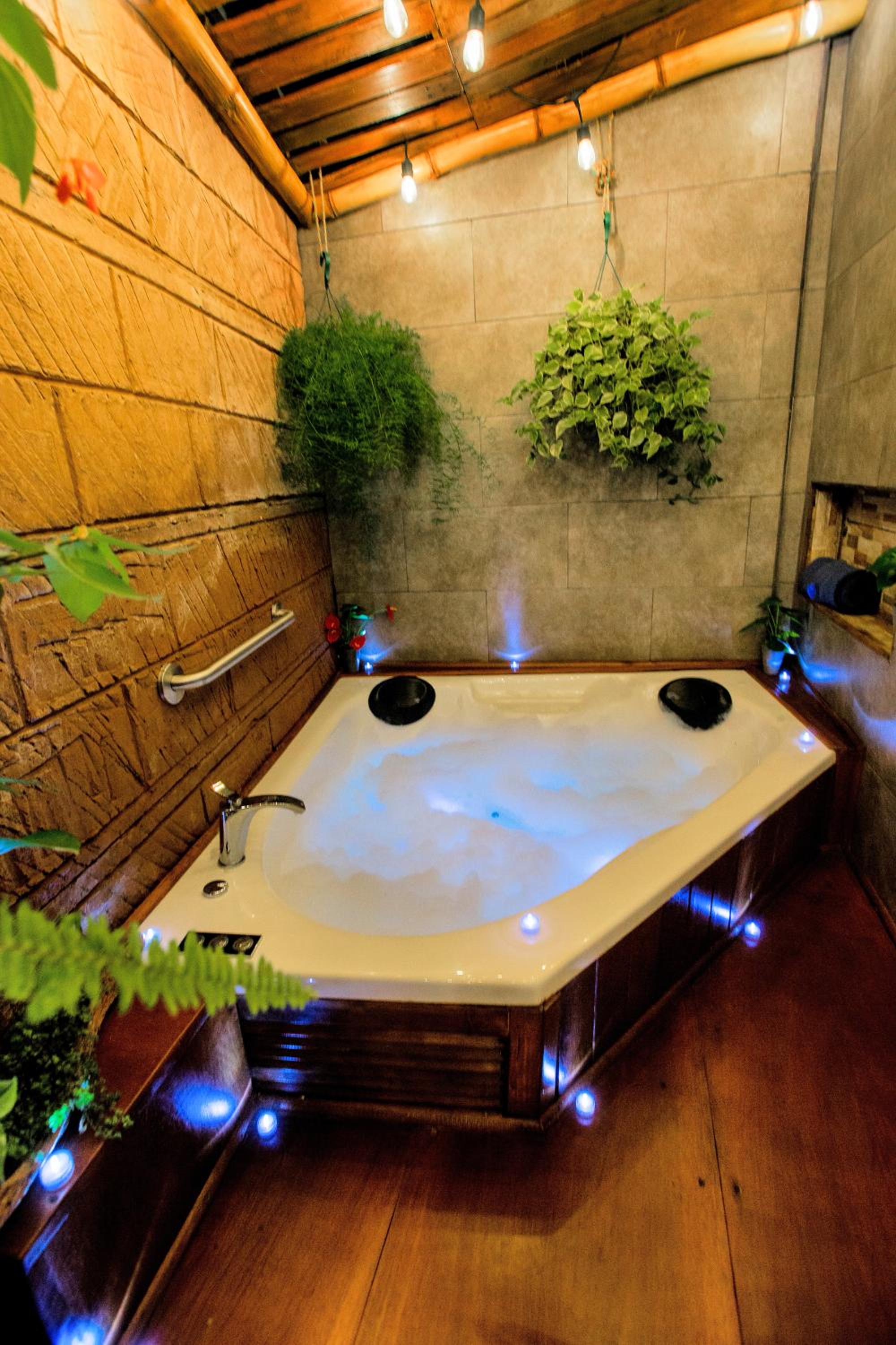 Casa Suculenta ,Monteverde con Jacuzzi Privado y Lavandería