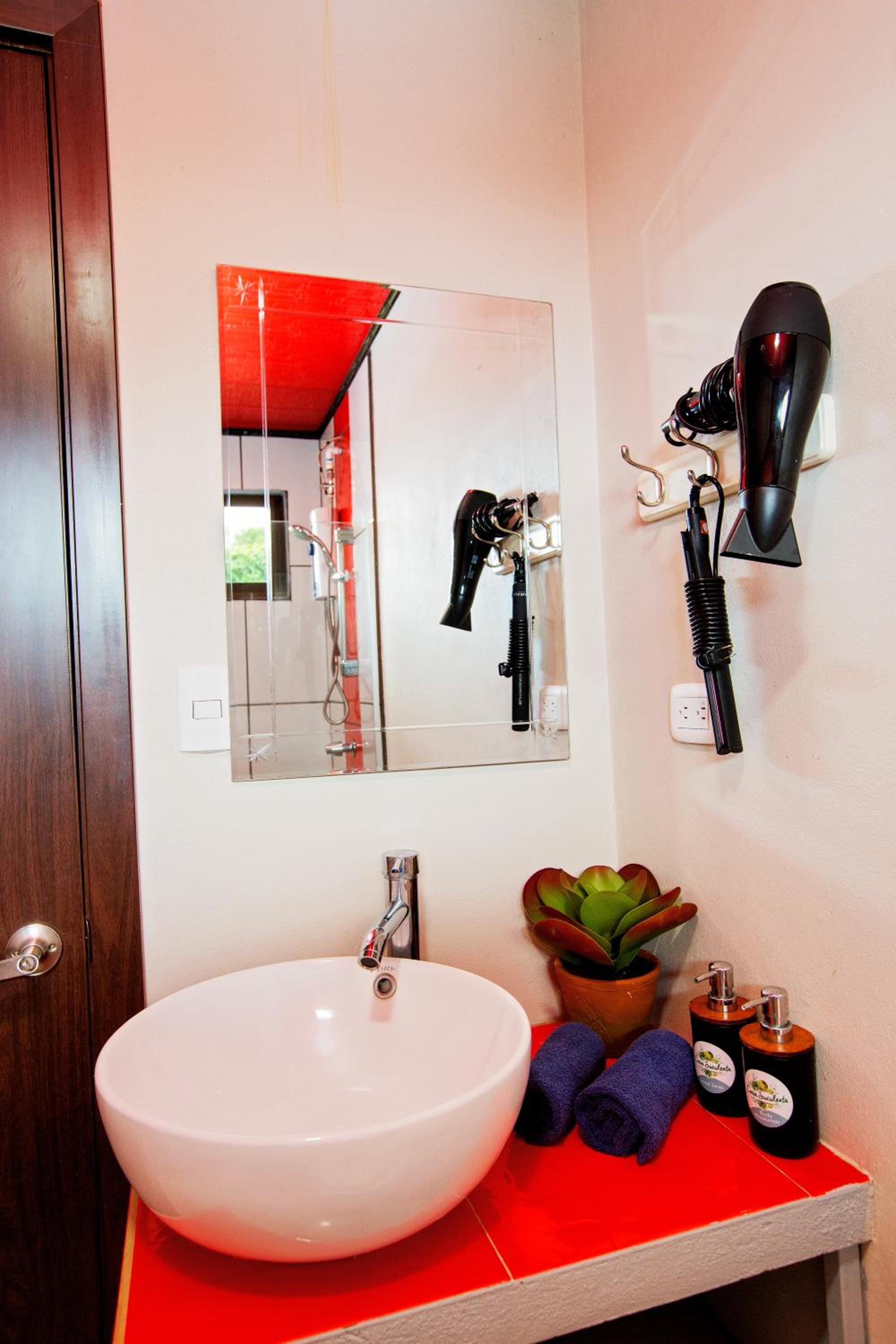Casa Suculenta ,Monteverde con Jacuzzi Privado y Lavandería