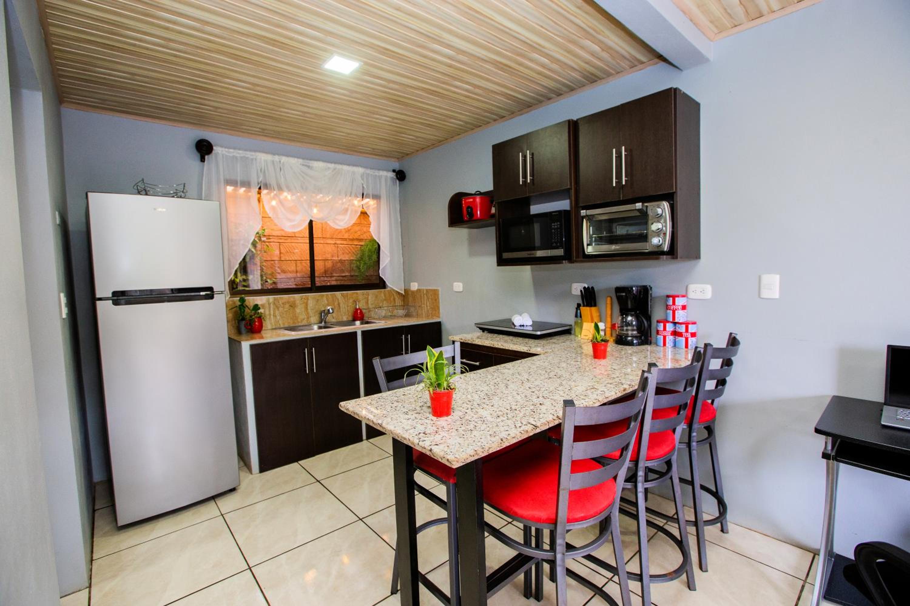 Casa Suculenta ,Monteverde con Jacuzzi Privado y Lavandería