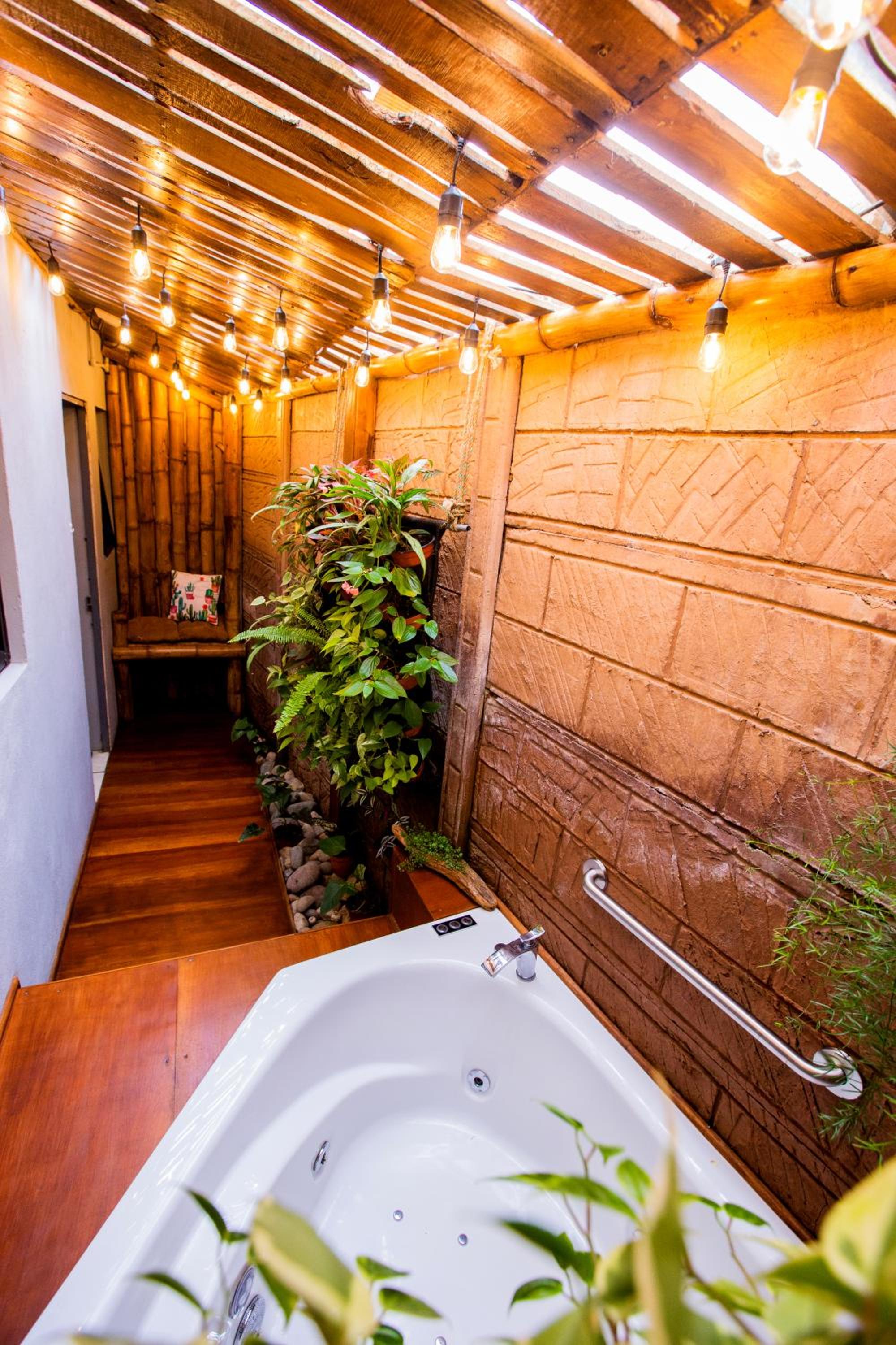 Casa Suculenta ,Monteverde con Jacuzzi Privado y Lavandería