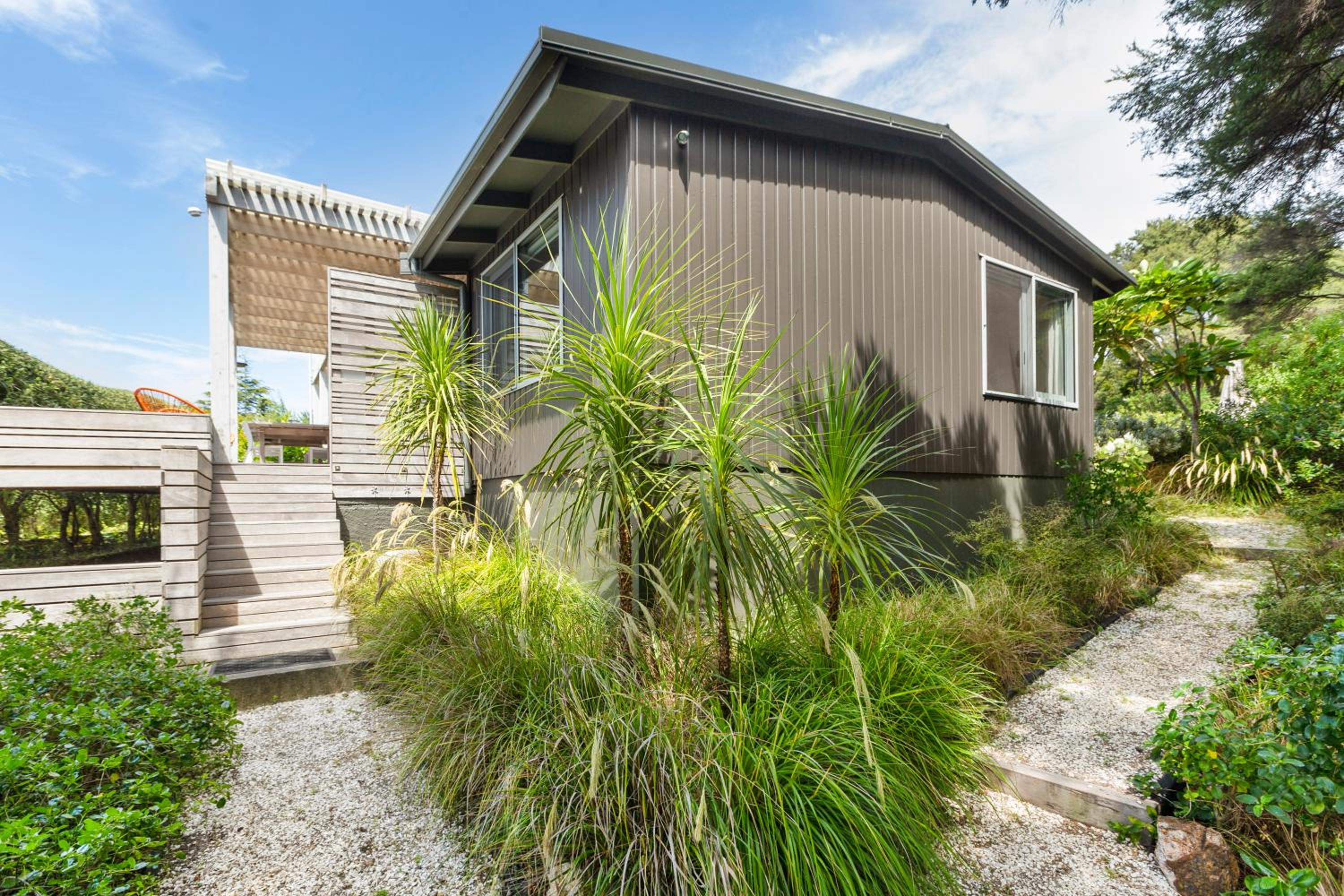 Palm Views - Stay Waiheke view 5