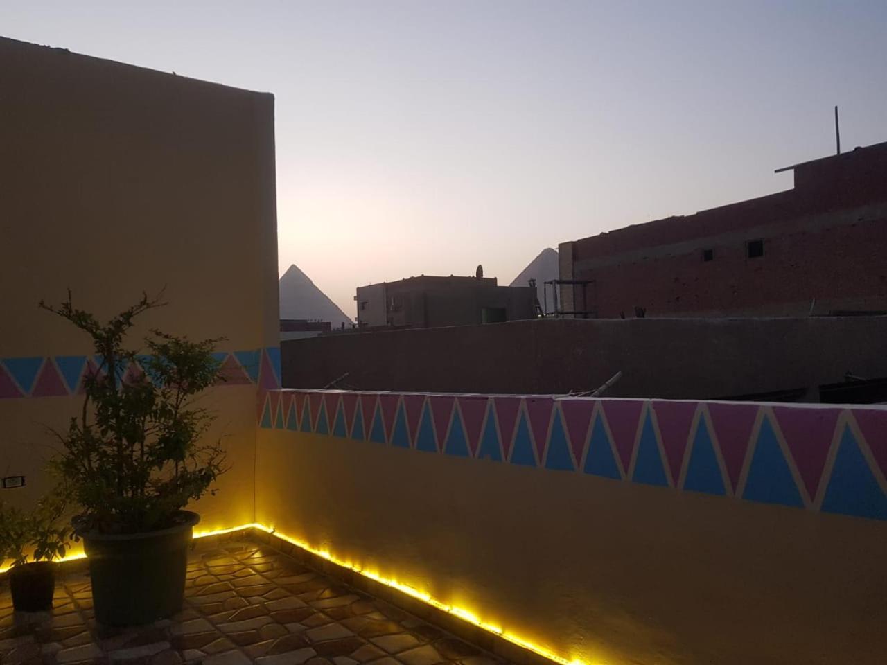 Jana Pyramids view inn