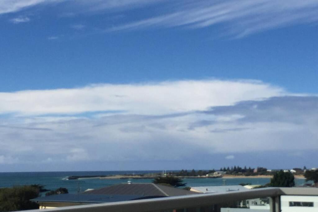 Ocean Loft - Oceanview ~Pet Friendly ~ Free Wifi