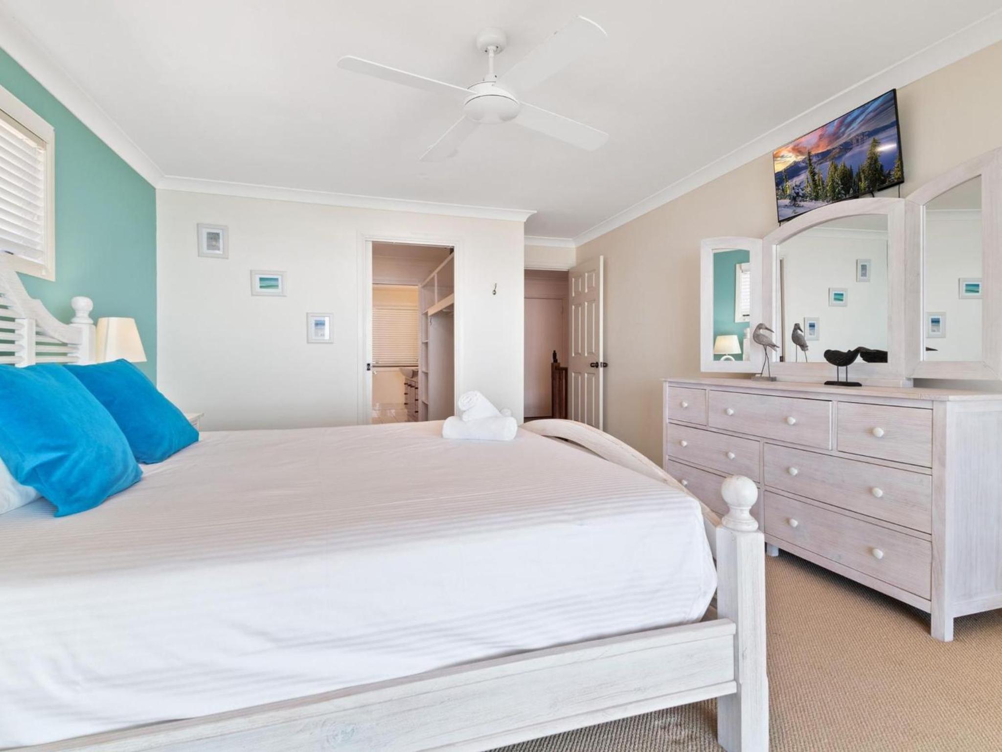 Belle Vue Beach House by Discover Stradbroke