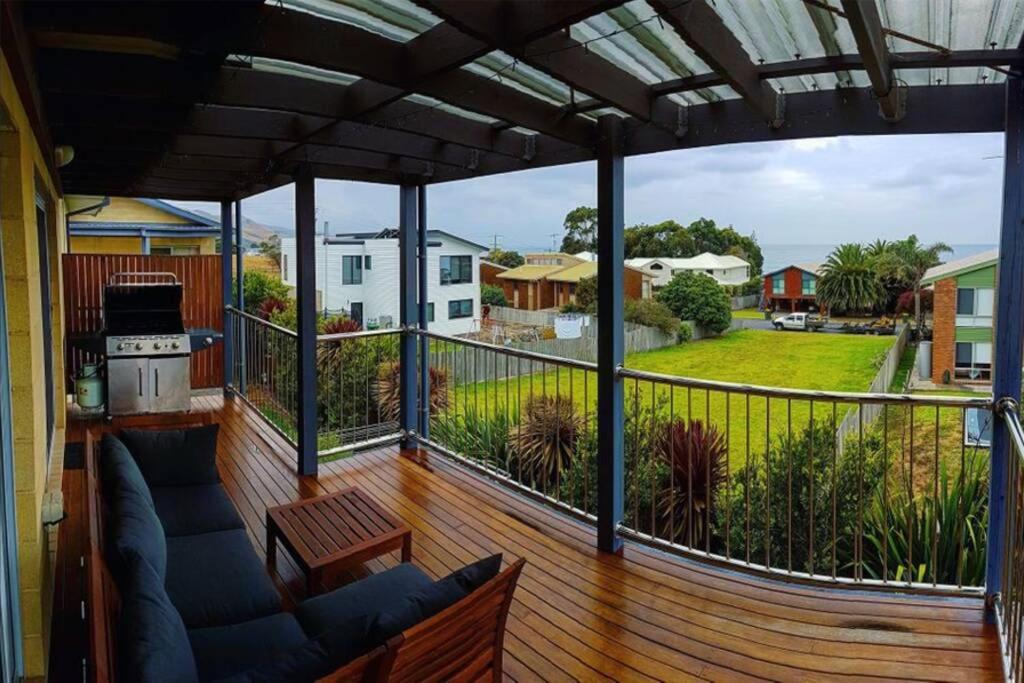 Beachside Bliss with Secure yard l Pet Friendly