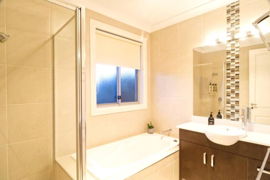 Beachside Bliss with Secure yard l Pet Friendly
