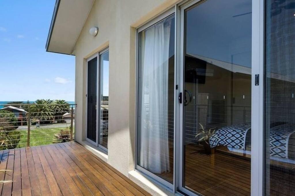 Beachside Bliss with Secure yard l Pet Friendly