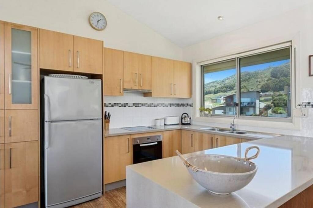 Beachside Bliss with Secure yard l Pet Friendly
