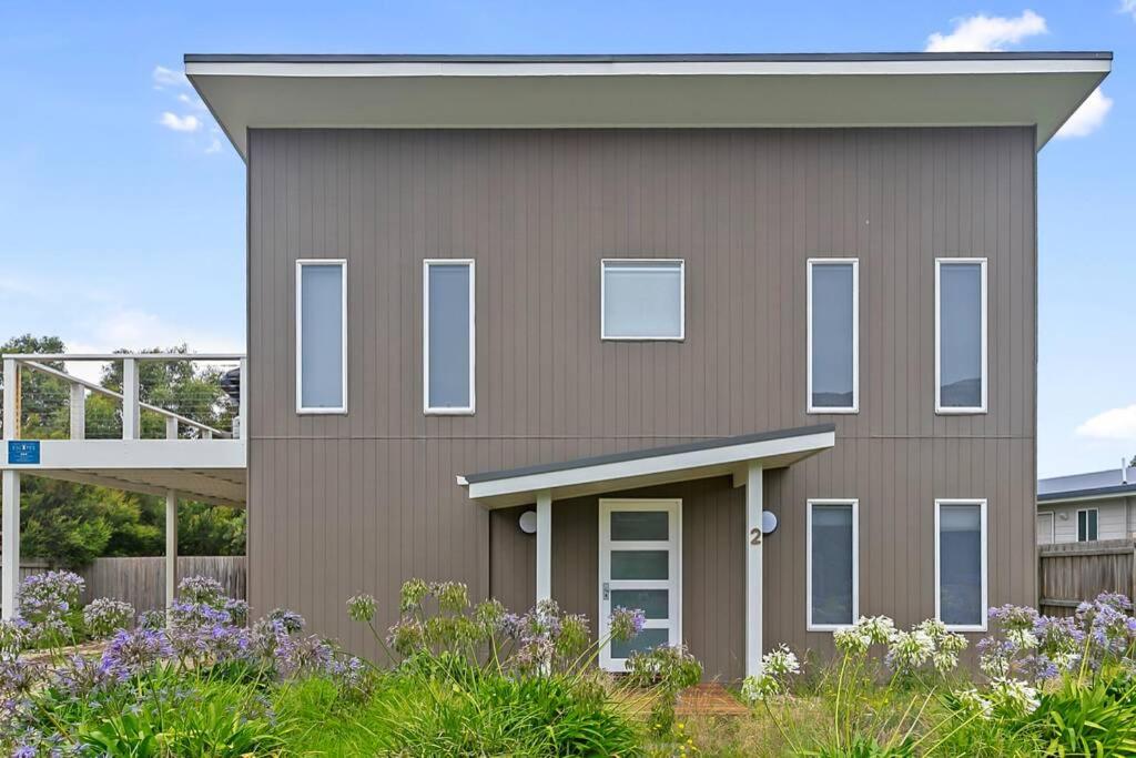 Charlie’s Beach House 1Block to Beach Pet Friendly