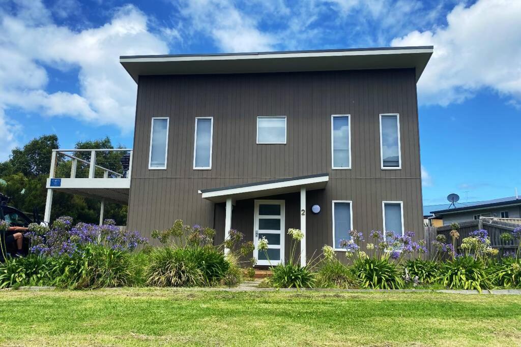 Charlie’s Beach House 1Block to Beach Pet Friendly