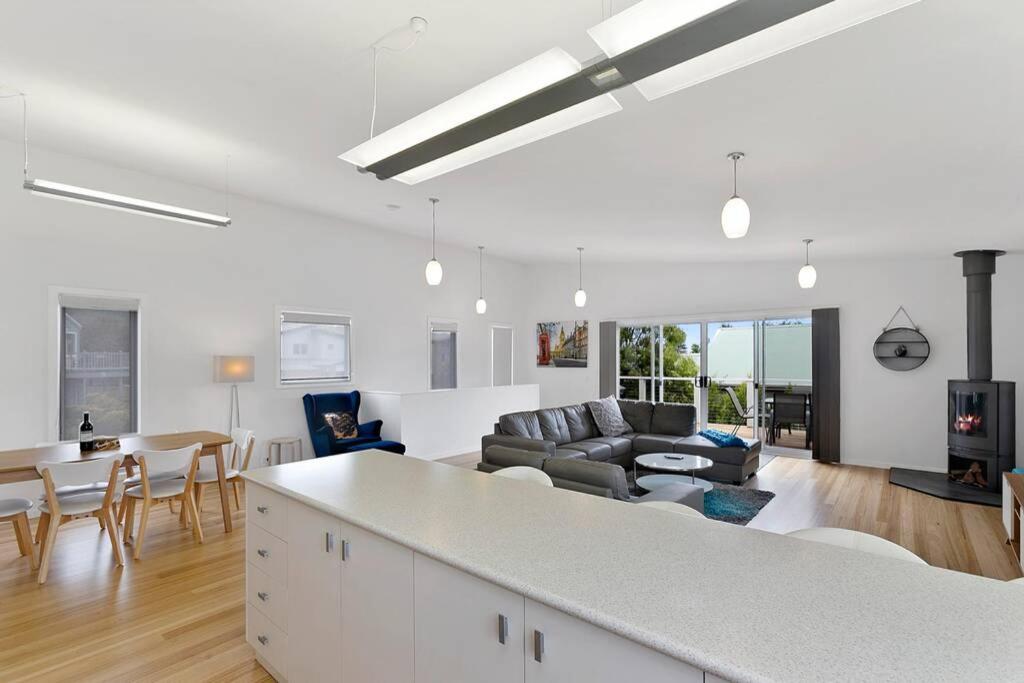 Charlie’s Beach House 1Block to Beach Pet Friendly