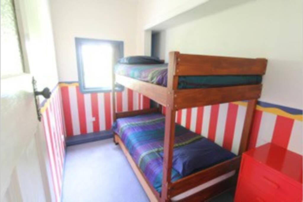 Lighthouse Retreat - Pet Friendly Free Wifi