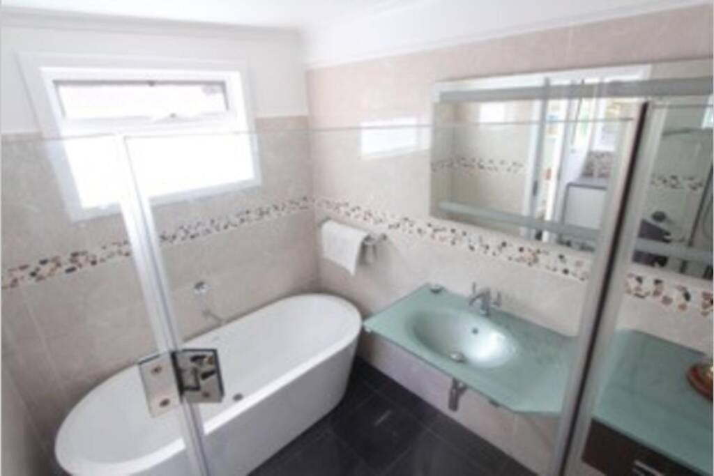 Lighthouse Retreat - Pet Friendly Free Wifi