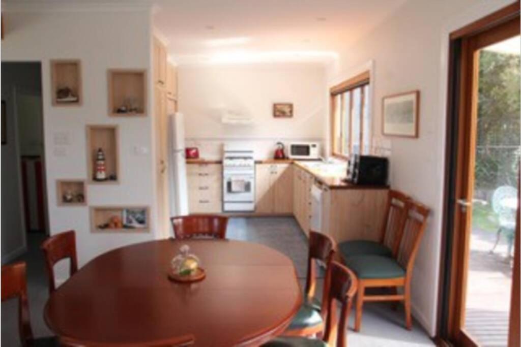Lighthouse Retreat - Pet Friendly Free Wifi