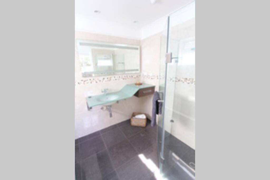 Lighthouse Retreat - Pet Friendly Free Wifi