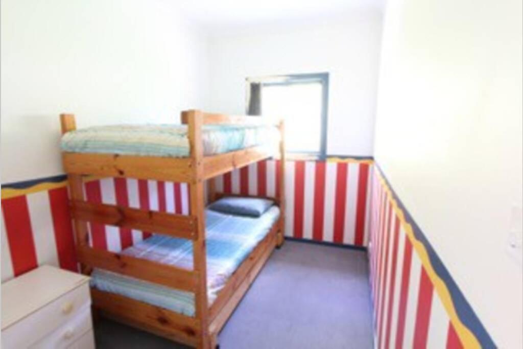 Lighthouse Retreat - Pet Friendly Free Wifi