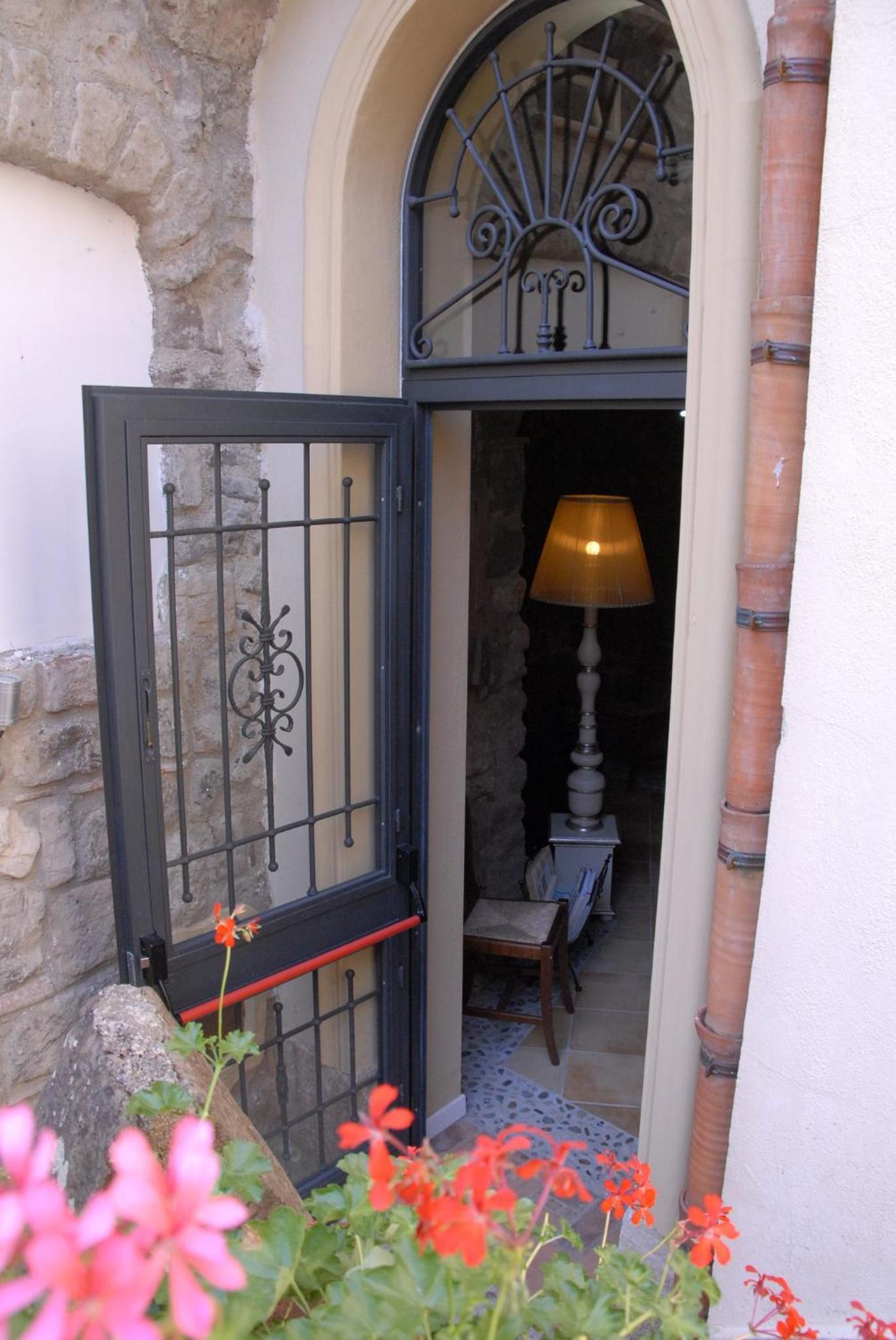 Photo 6