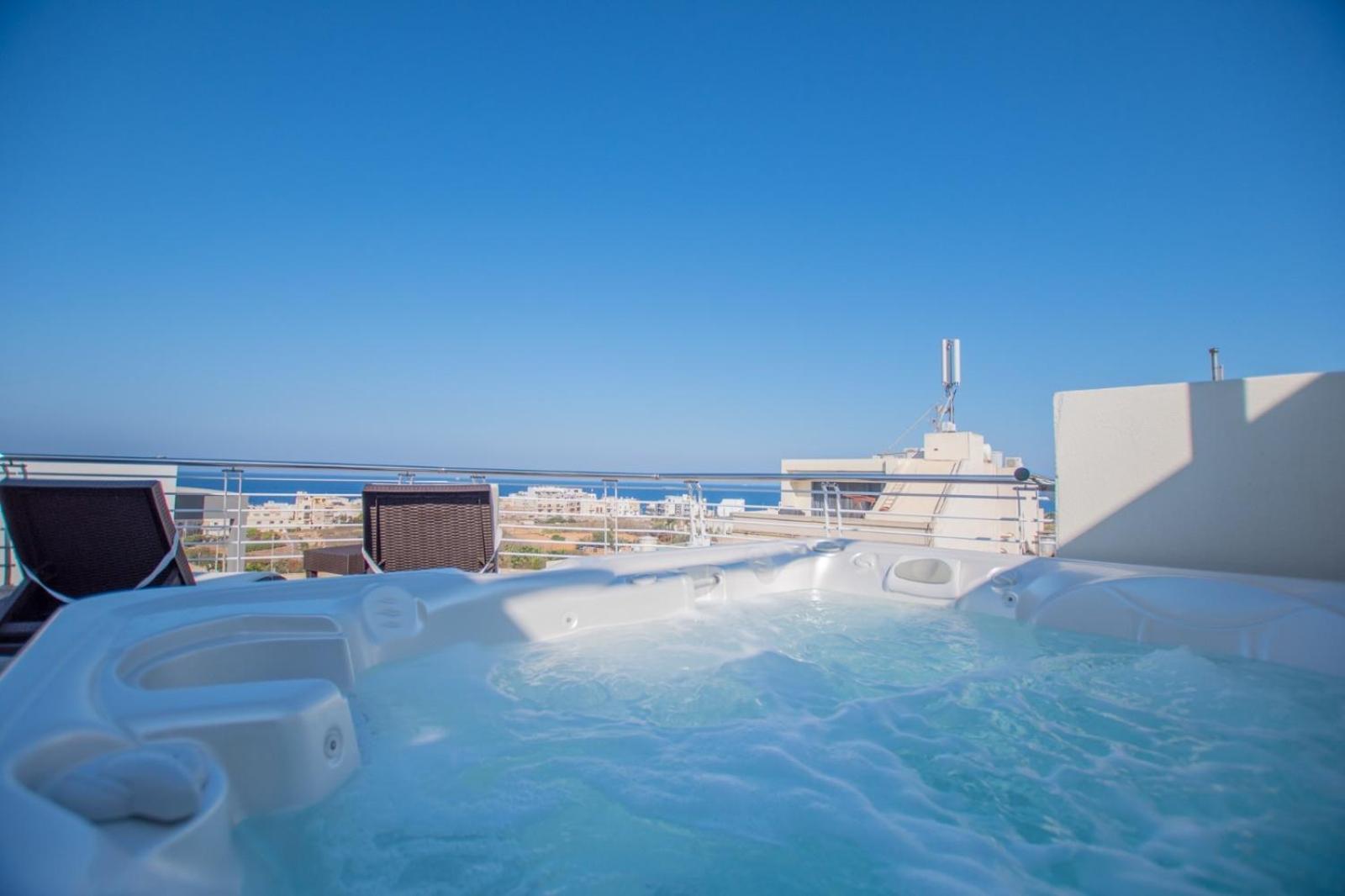 KERNICE Penthouse with Sea and Country Views of Xghajra view 5