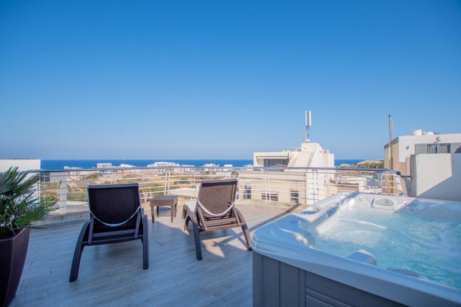 KERNICE Penthouse with Sea and Country Views of Xghajra view 2