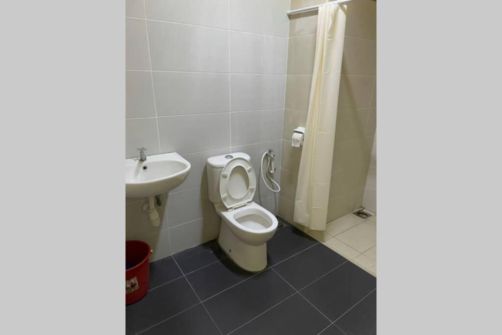 Baojuwu@2 Bedrooms Akademik Suites Austin Height