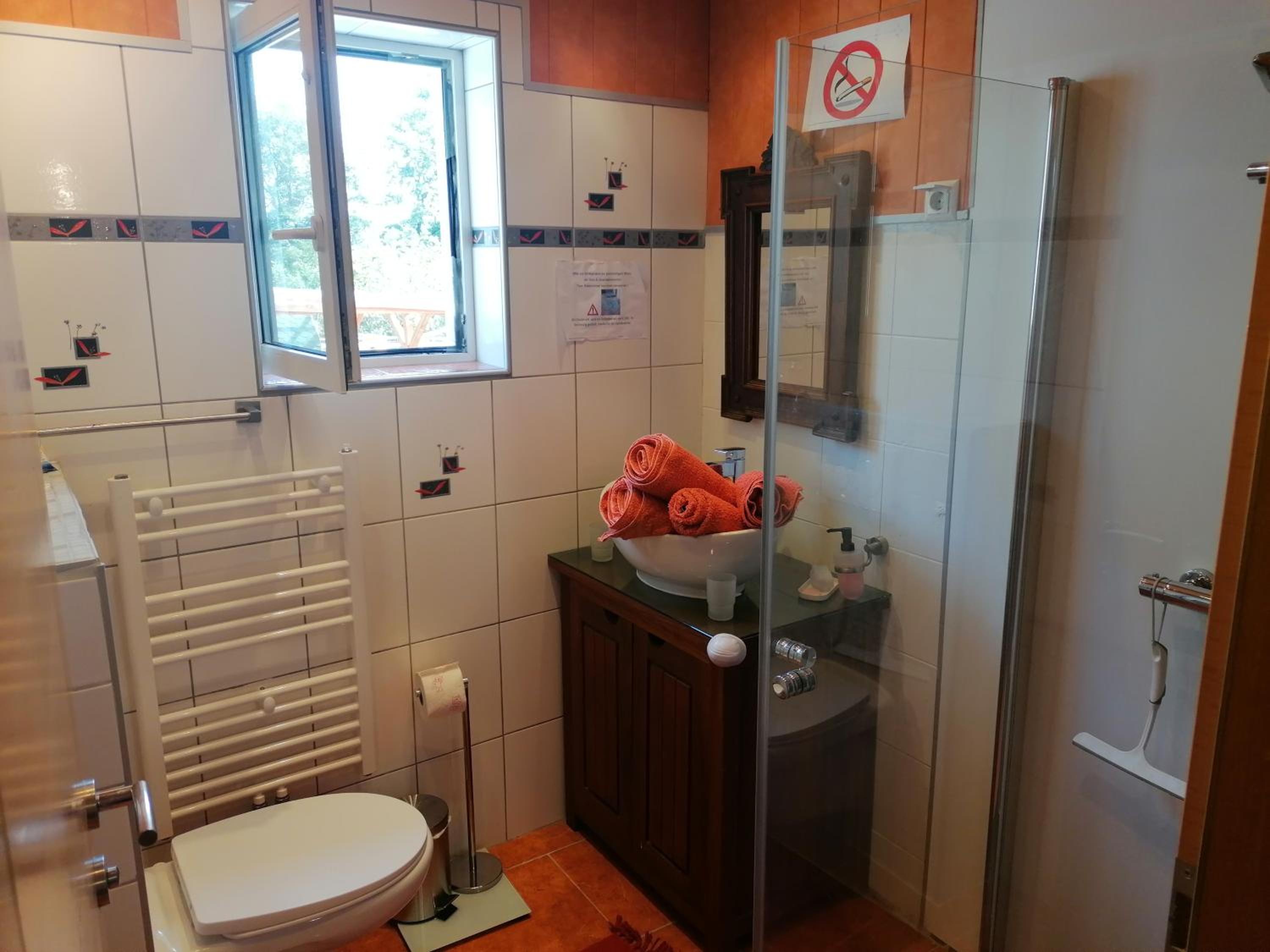 HAUS SONBERG mit Garten, Pool, Fasssauna, semi detached house with garden