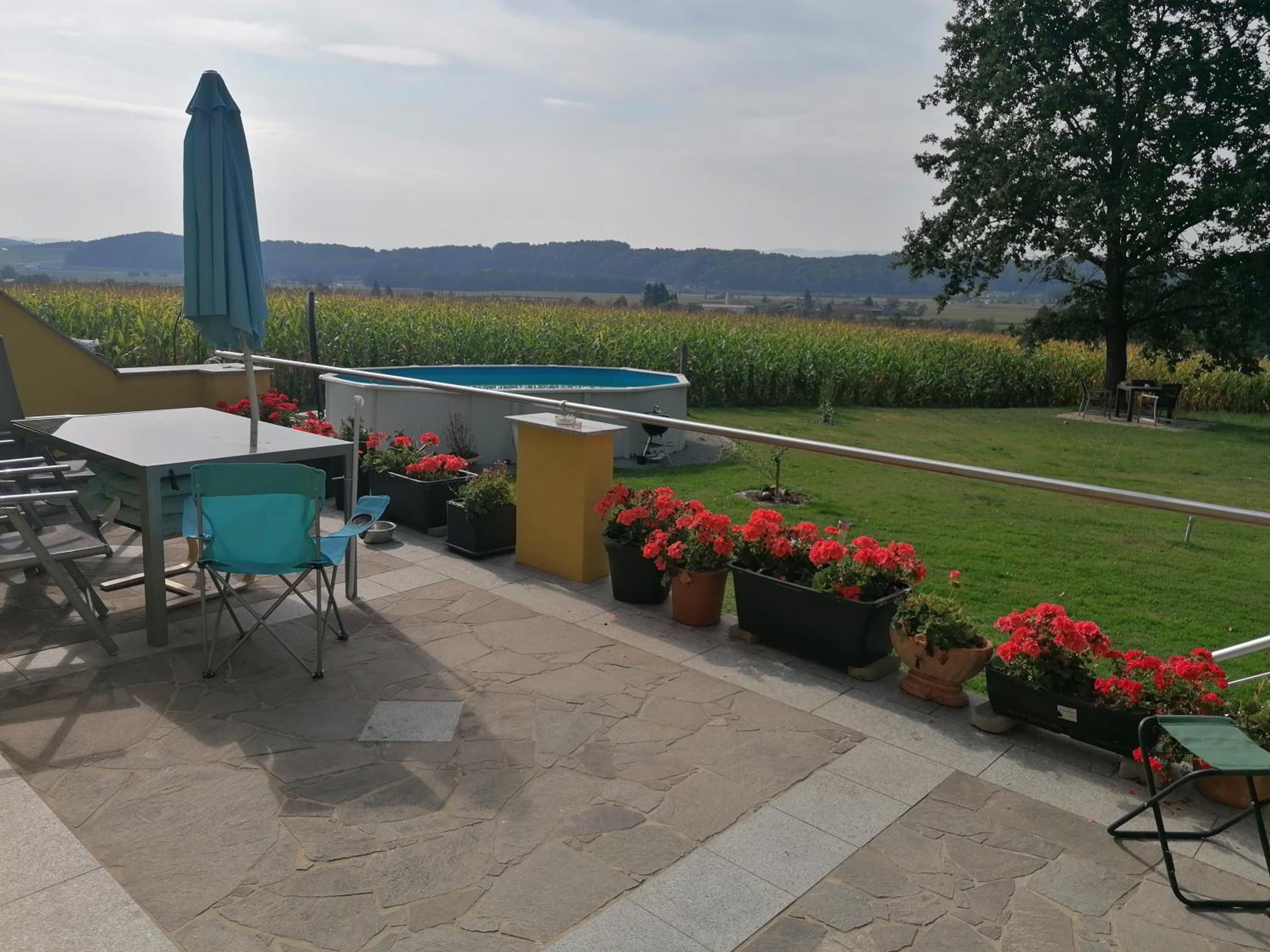 HAUS SONBERG mit Garten, Pool, Fasssauna, semi detached house with garden