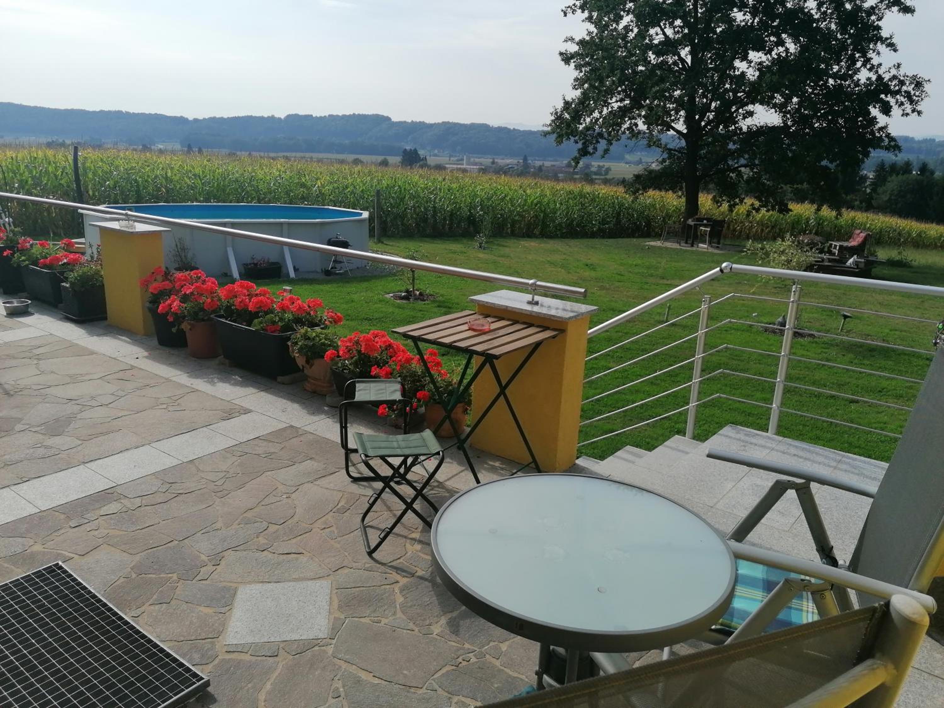 HAUS SONBERG mit Garten, Pool, Fasssauna, semi detached house with garden