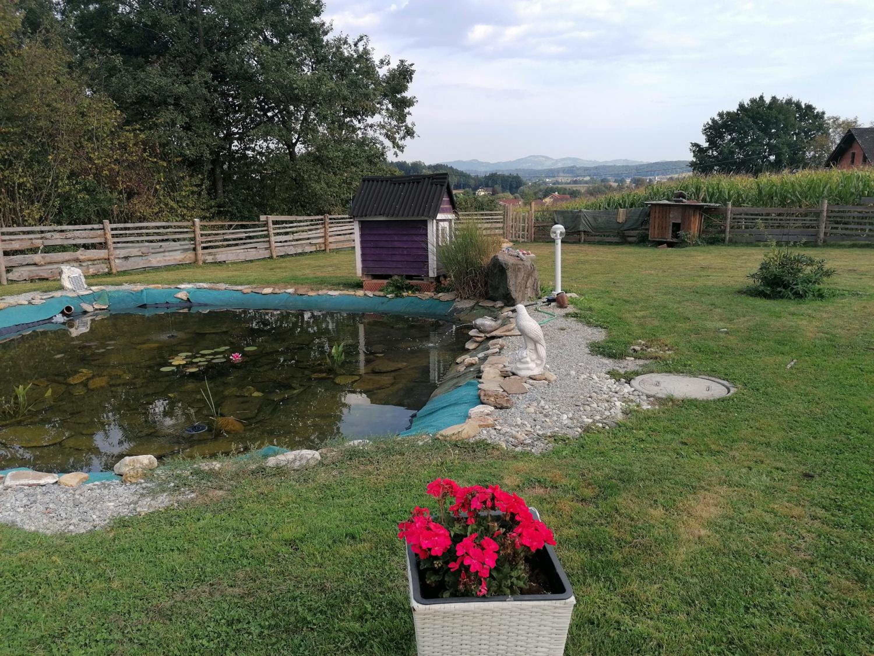 HAUS SONBERG mit Garten, Pool, Fasssauna, semi detached house with garden