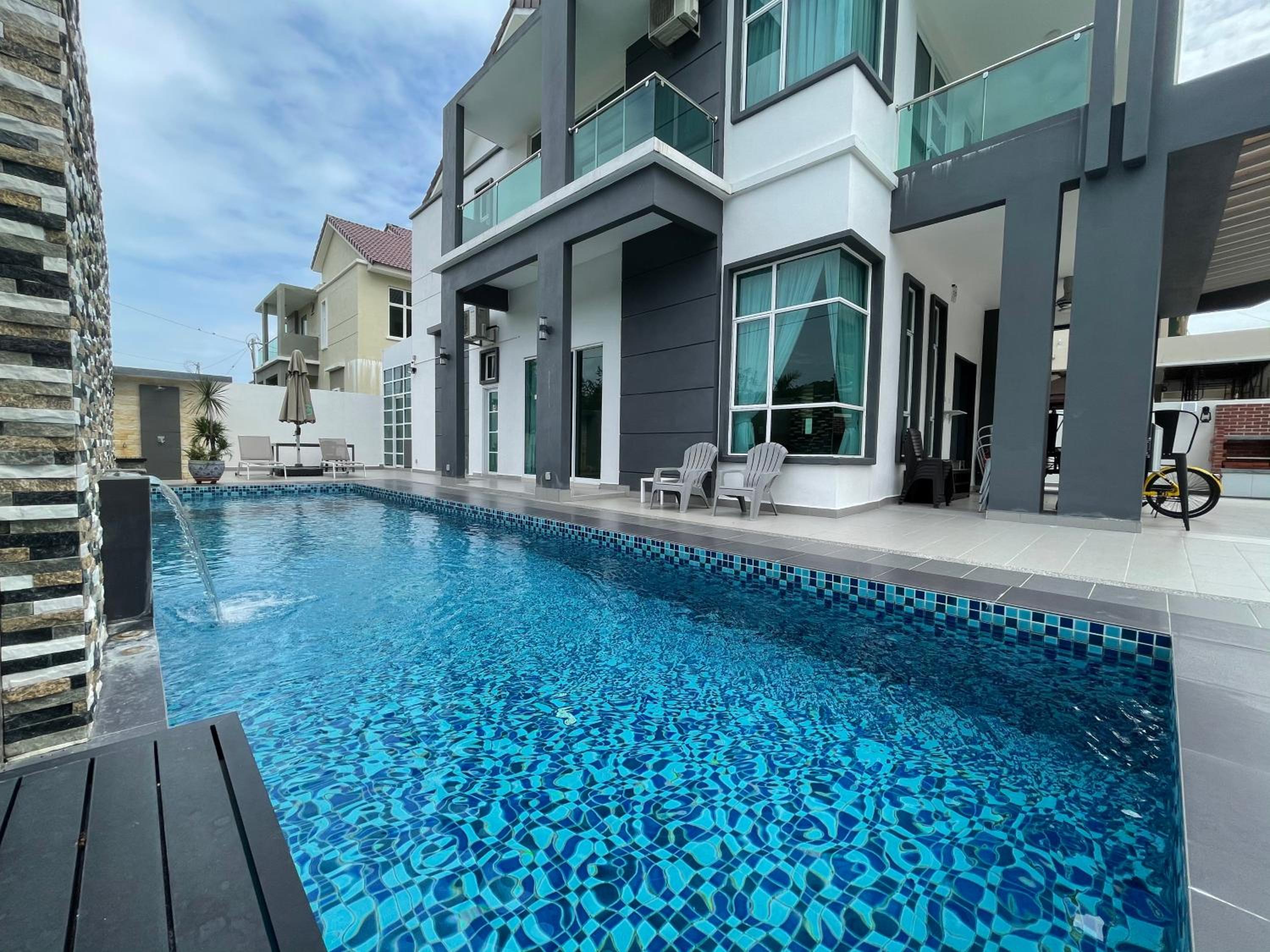 Spacious Home with Private Swimming Pool in Langkawi by Zervin photo 1