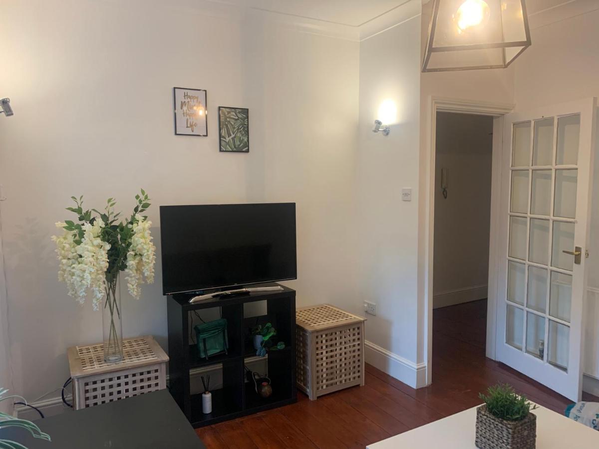 Unique 2 bedroom apartment in London/ Excel / Olympic city close to central line tube station with gated parking space