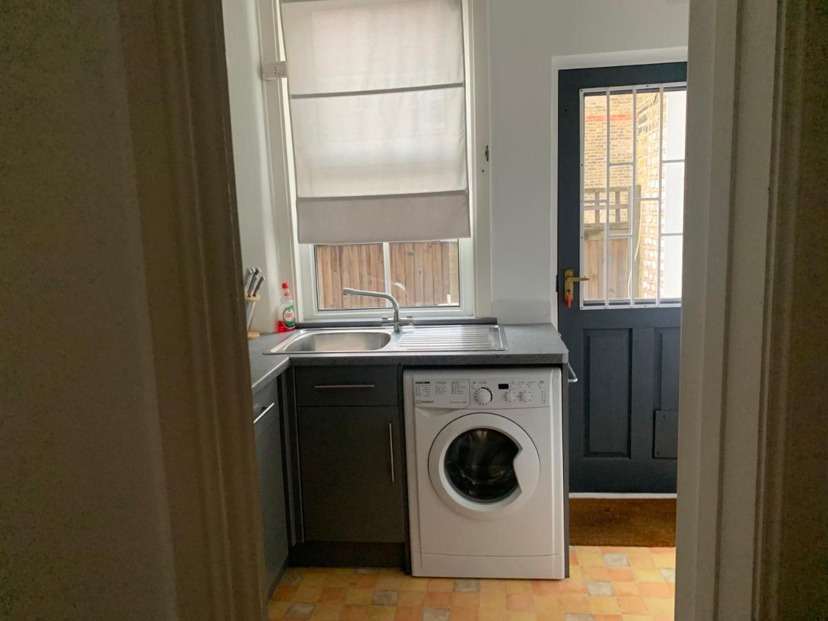 Unique 2 bedroom apartment in London/ Excel / Olympic city close to central line tube station with gated parking space