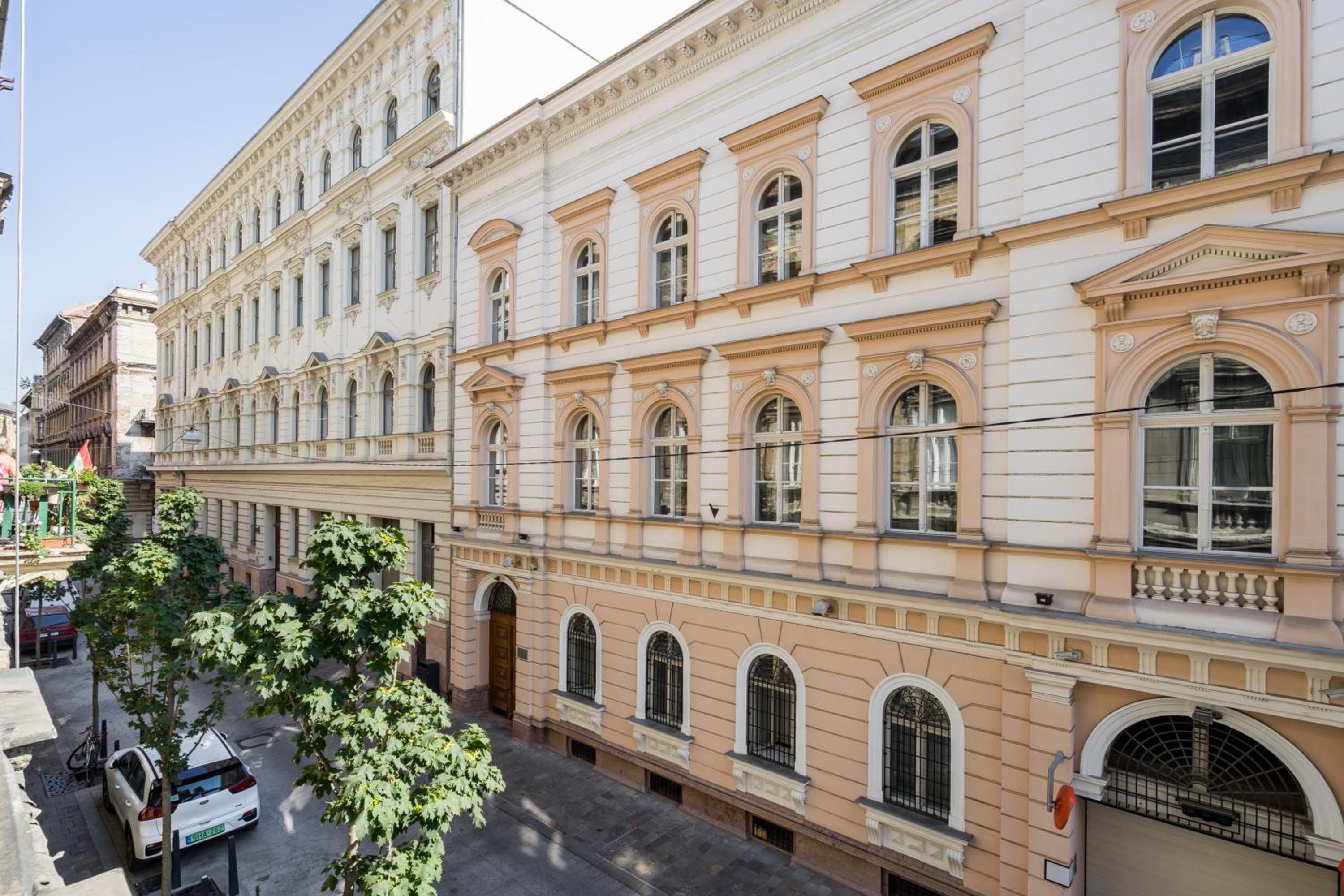 Real Apartments Vadász