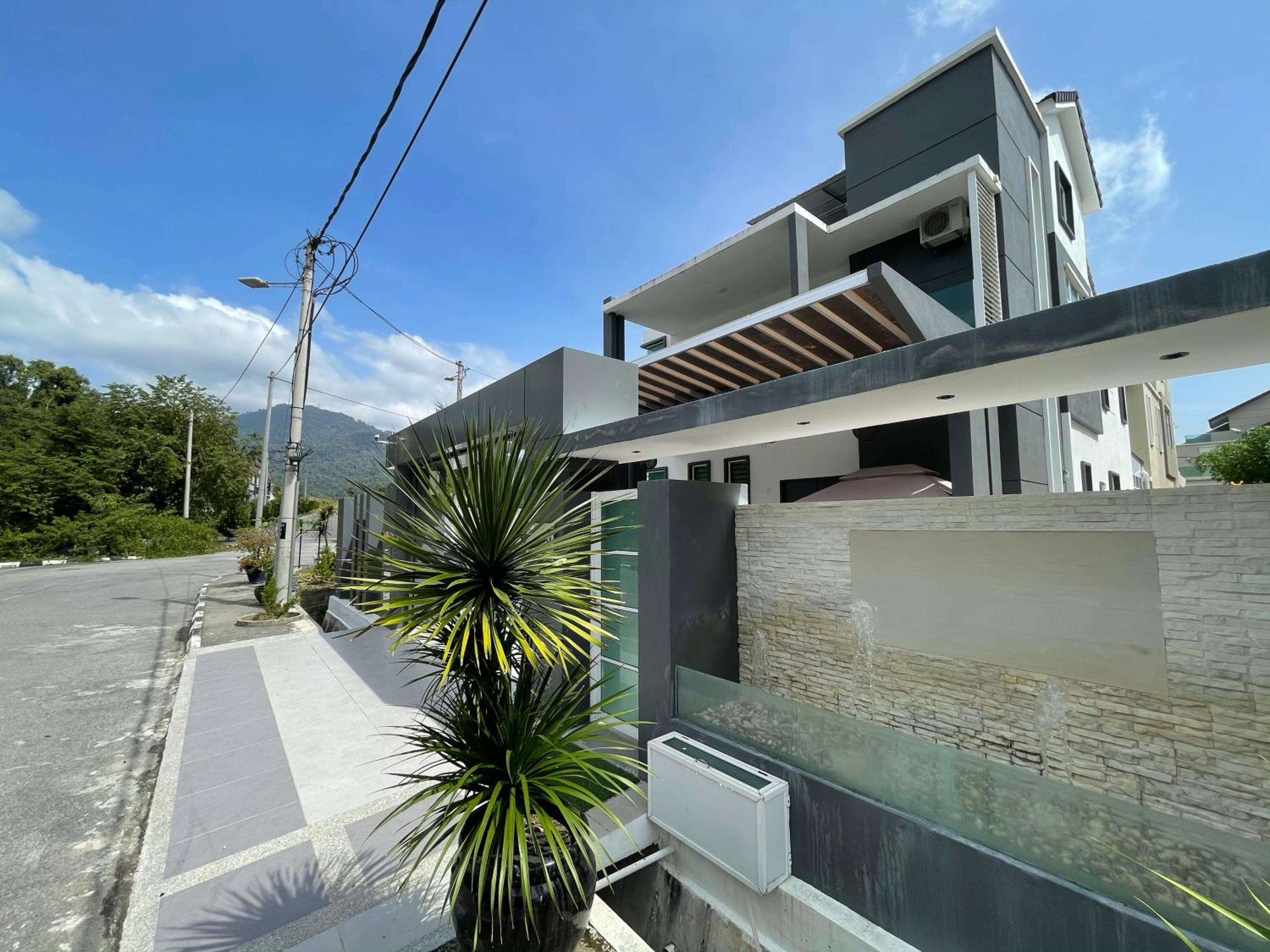 Spacious Home with Private Swimming Pool in Langkawi by Zervin photo 2