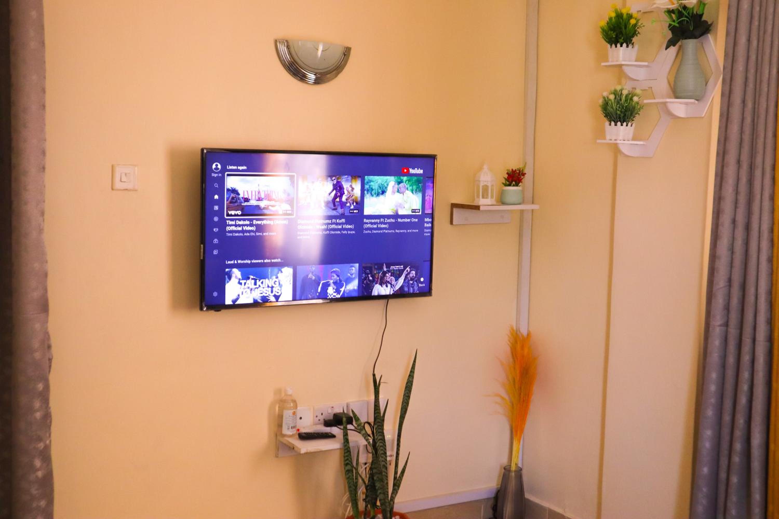 Tom Mboya Estate - Fast WI-FI, Netflix and Parking 1Br Apartment in Kisumu Town view 2
