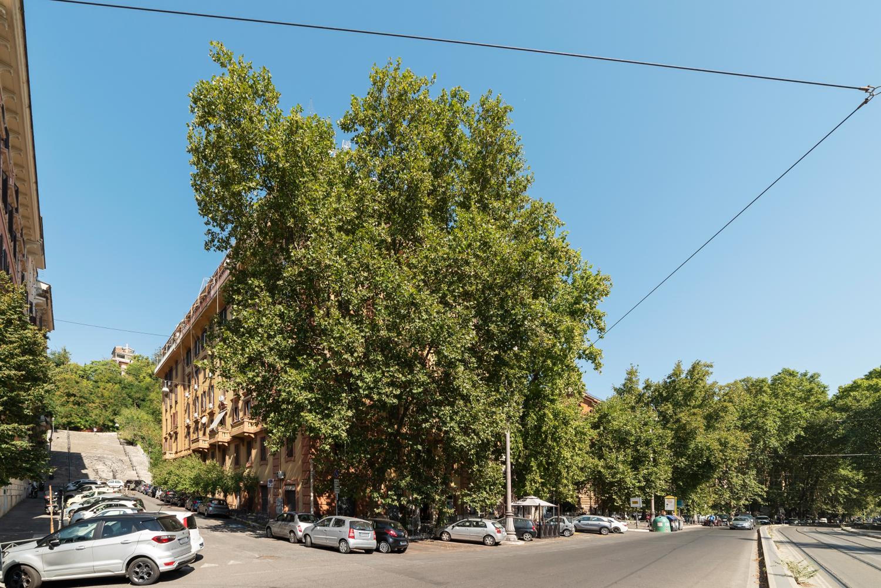 GuestHost - Piazza Nievo a Trastevere! Apt con Balcone