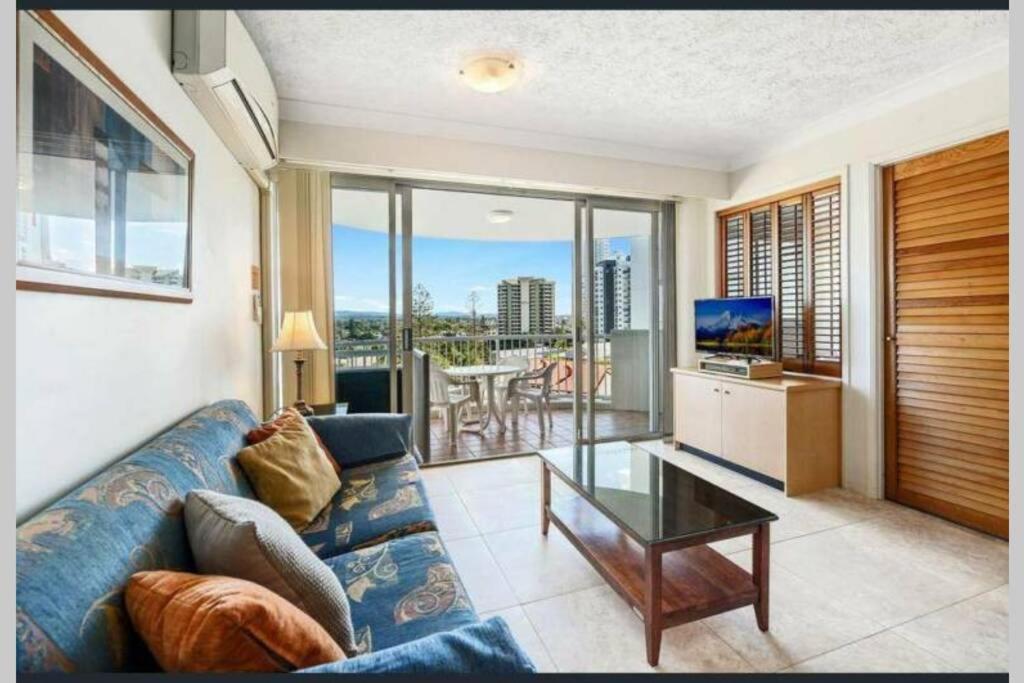 Surfers/Broadbeach Pool View. Free Parking & WIFI view 3