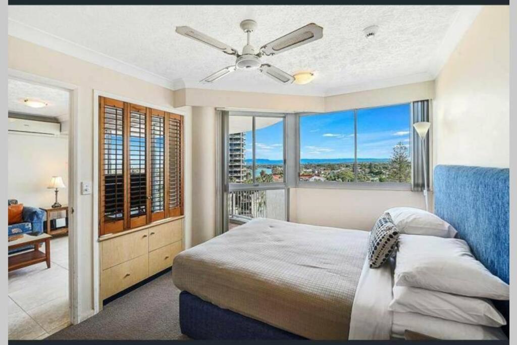 Surfers/Broadbeach Pool View. Free Parking & WIFI view 4