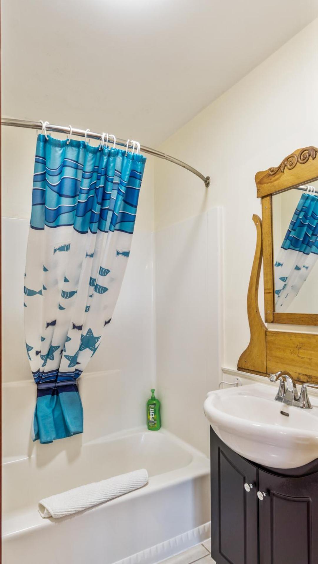 Bayview Pines Country Inn B&B