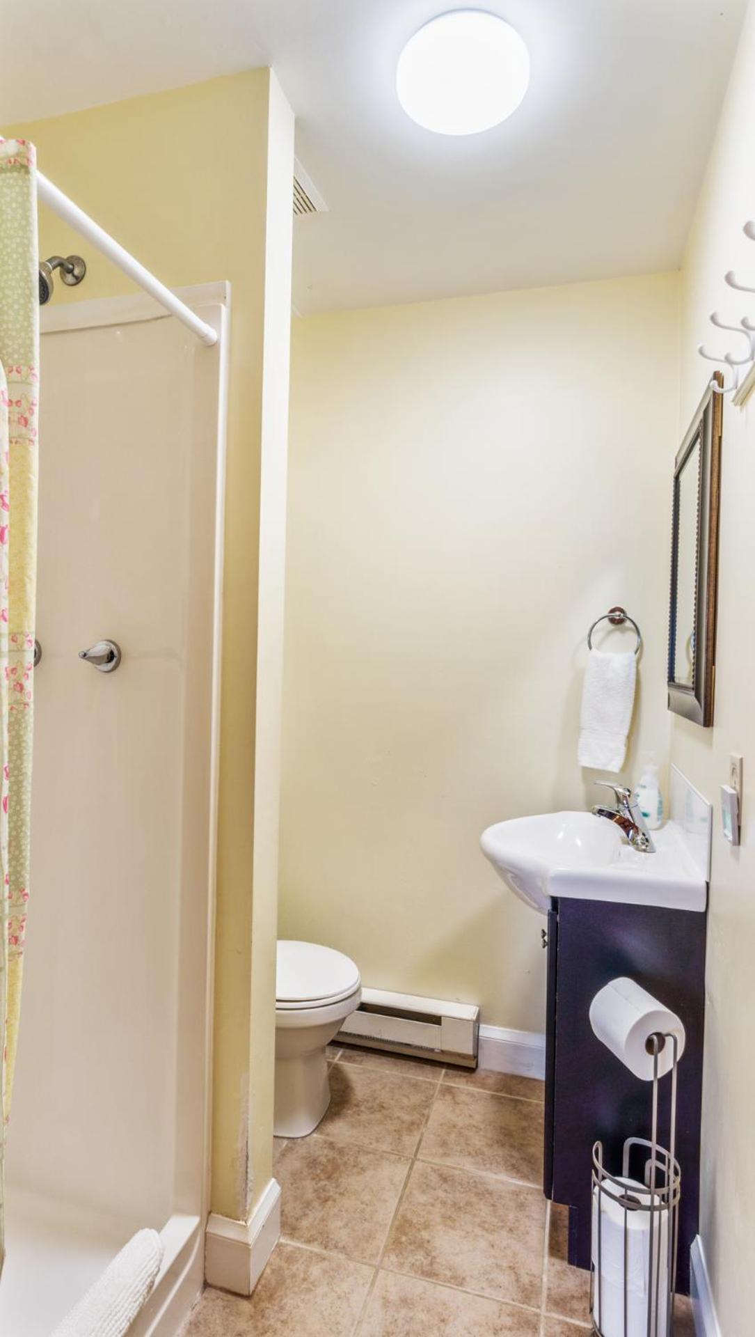 Bayview Pines Country Inn B&B