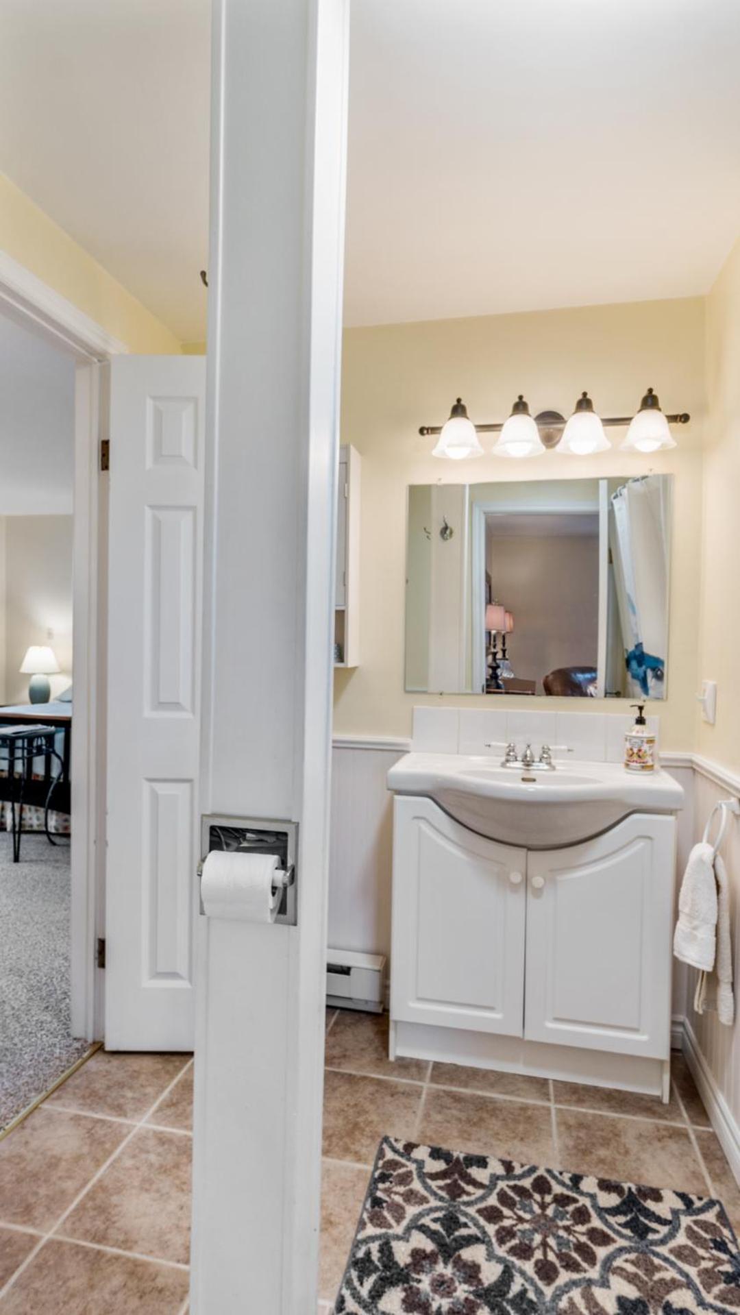 Bayview Pines Country Inn B&B