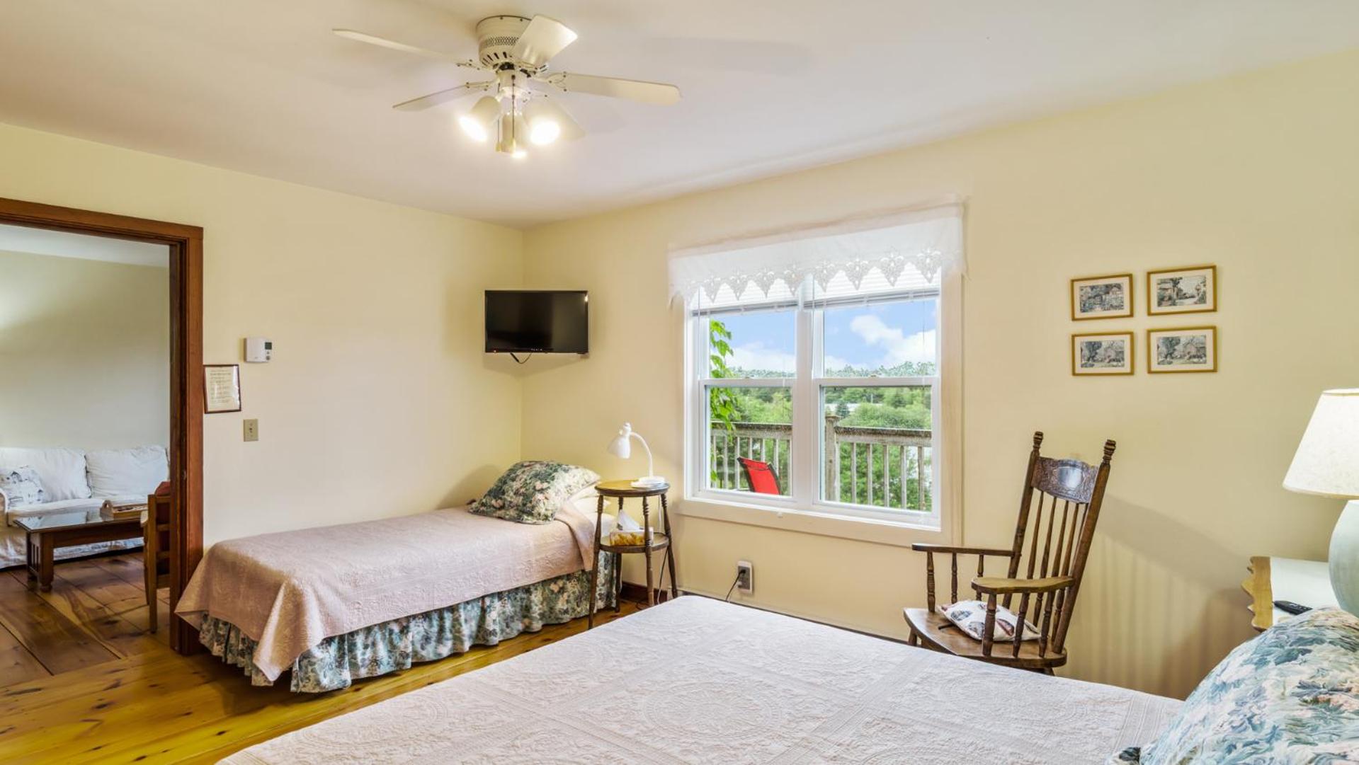 Bayview Pines Country Inn B&B - Image 3