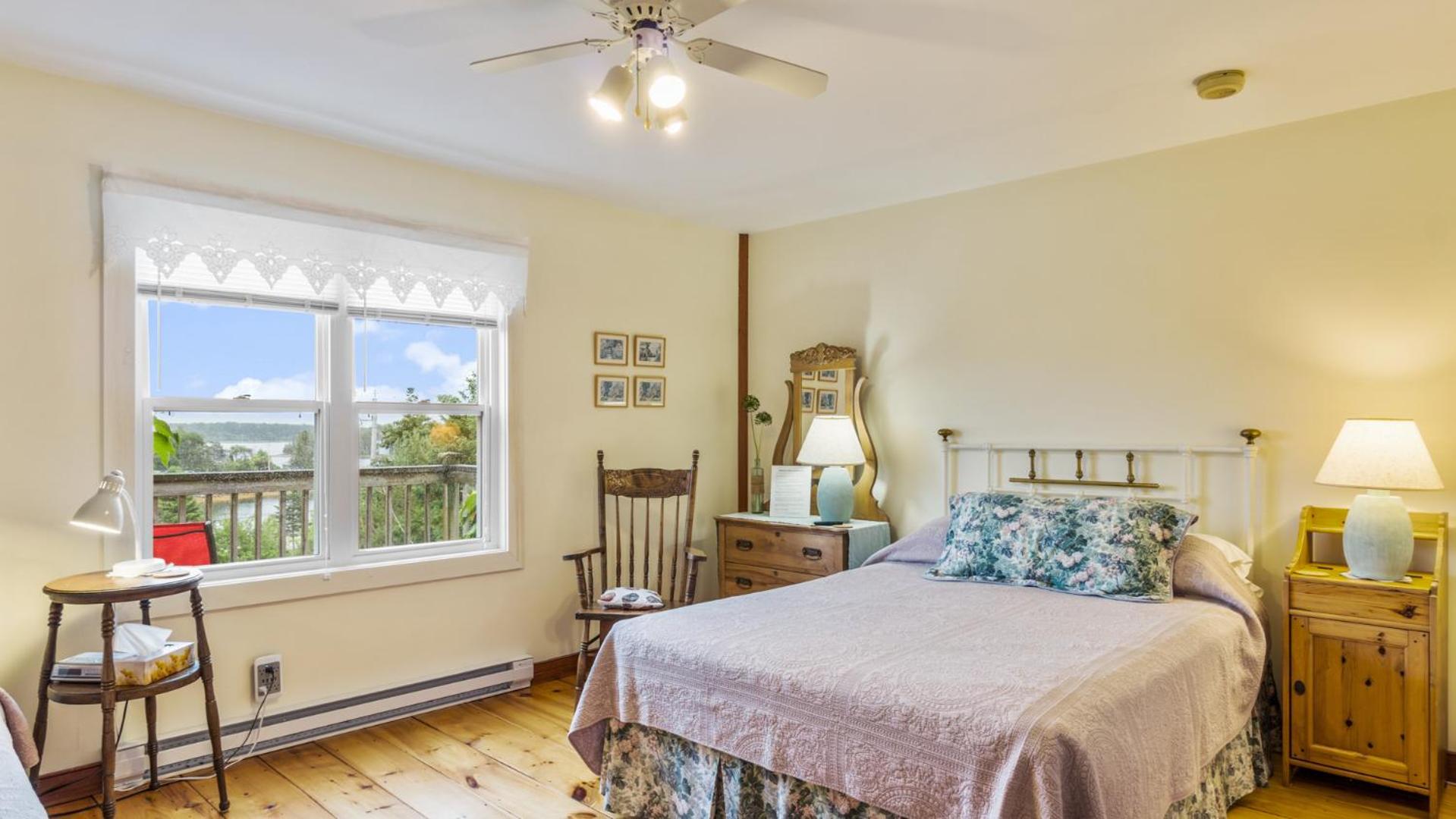 Bayview Pines Country Inn B&B