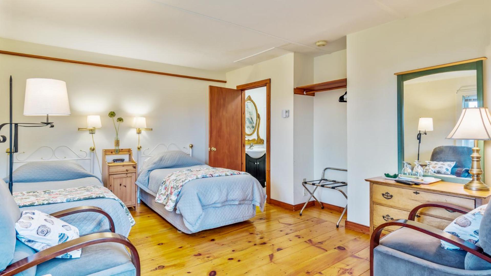 Bayview Pines Country Inn B&B