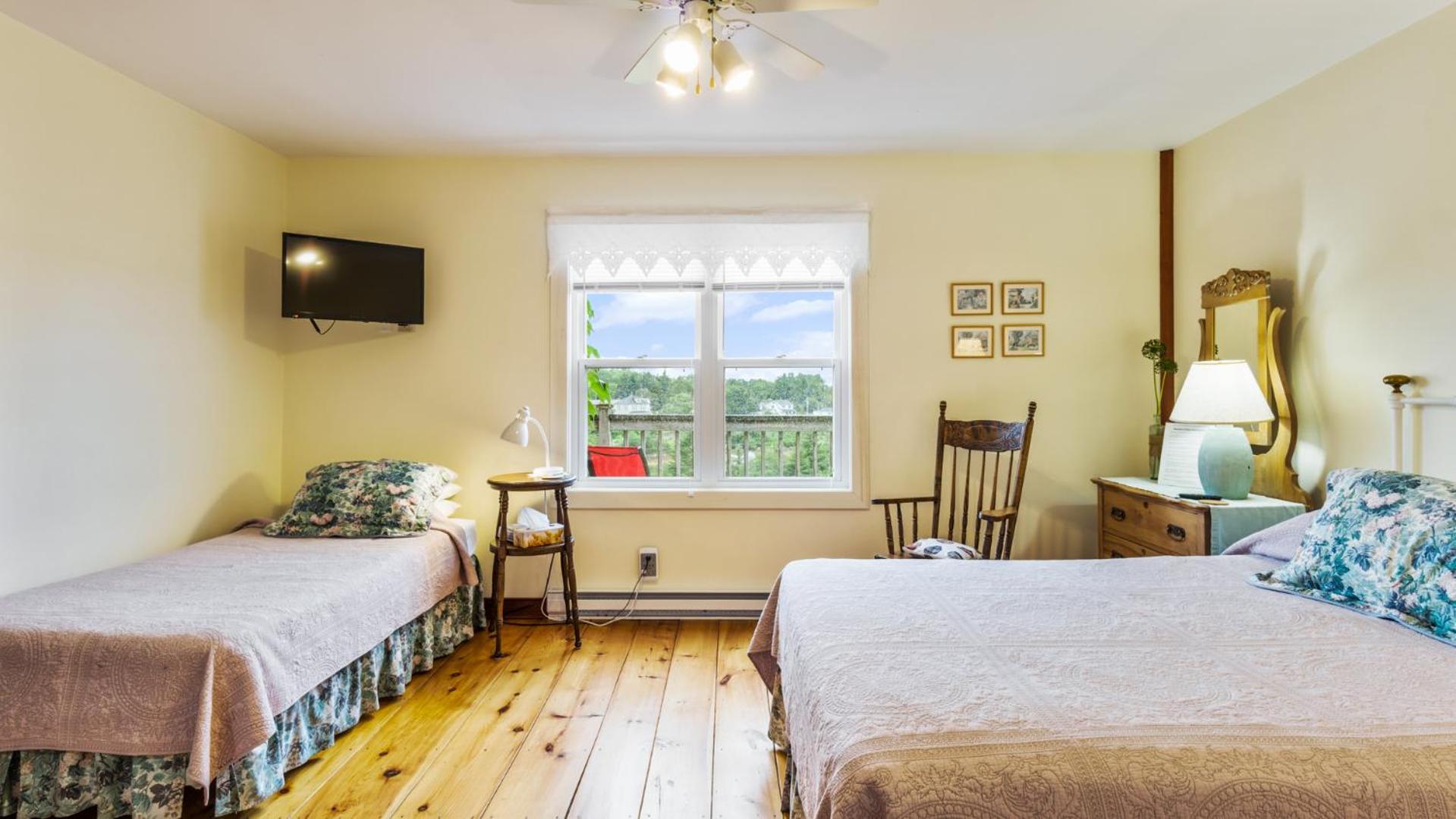 Bayview Pines Country Inn B&B